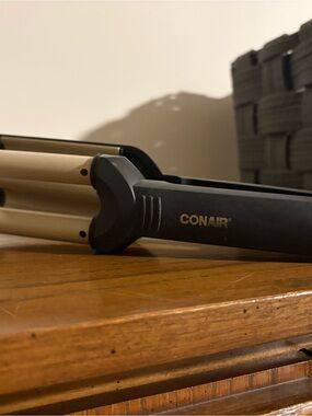 Conair Triple Barrel Waver - Black and Gold